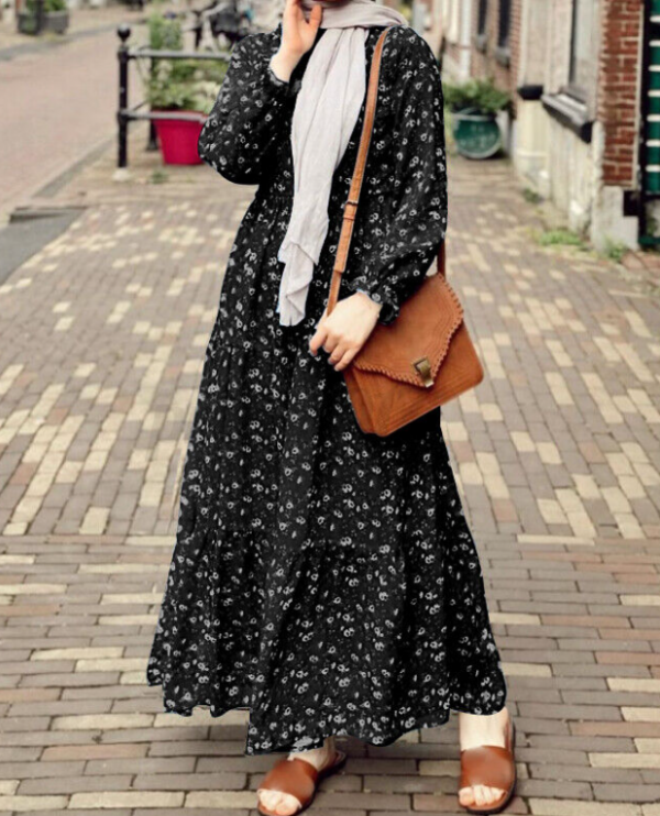 Maxi dress dengan motif floral yang elegan